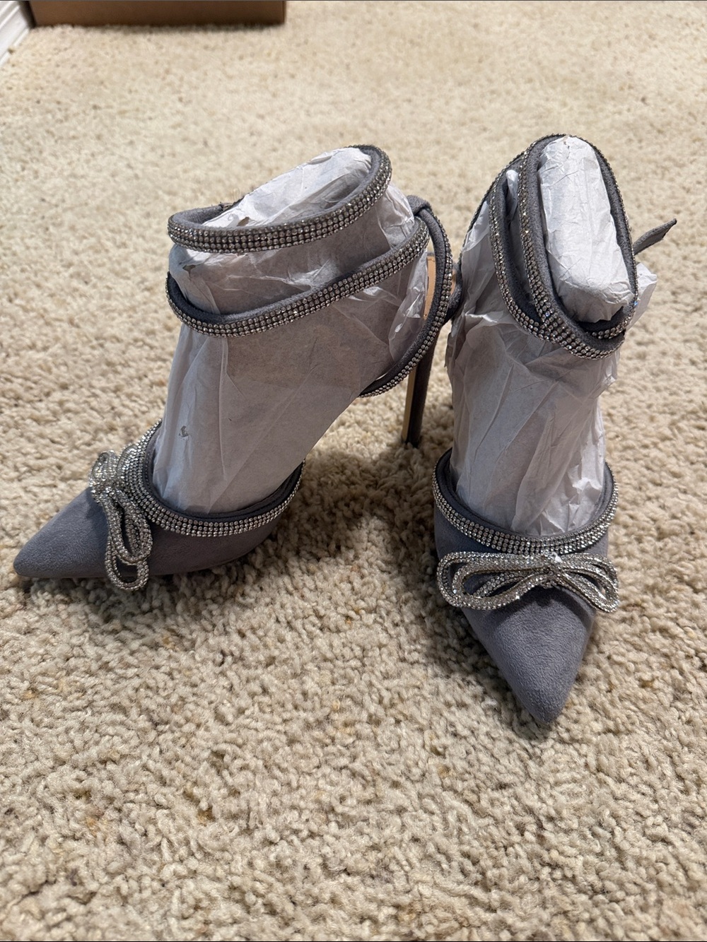Express Silver-Trimmed Gray Pointed Toe Stiletto Heels with Rhinestone Bow